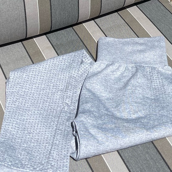 Light Gray Contour Workout Leggings - Picture 3 of 5